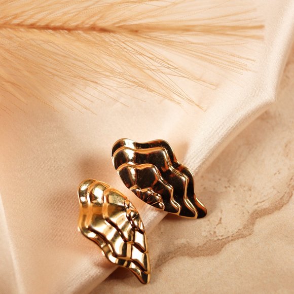 SOLD Vintage Gold Fan Stud Earrings - Picture 3 of 8